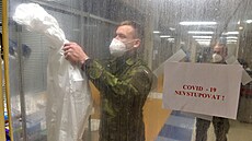 V b�eclavské nemocnici za�ali pomáhat vojáci s pacienty s nemocí covid-19. (18....