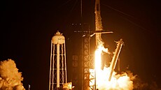 Start rakety spolenosti SpaceX Elona Muska k vesmírné stanici ISS. (10....