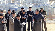Vdce KLDR Kim ong-un navtívil pokraující výstavbu ve mst Samjijon. (16....