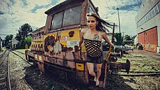 Ráda se fotí v om�elých, opu�t�ných prost�edích. �Ráda pózuji v kulisách...