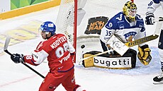 Český útočník Petr Kodýtek střílí gól proti Finsku.