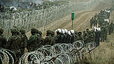 Situace na polsko-běloruské hranici, kterou se snaží překročit tisíce migrantů