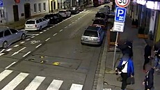 Mladíci zdemolovali dopravní zna�ku, zkou�eli na ní bojové um�ní