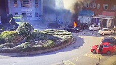 Záběry výbuchu taxíku v nemocničním areálu v Liverpoolu. Policie vyšetřuje čin...