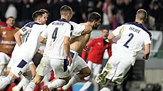 Srbská radost po vítězném gólu Aleksandara Mitroviče v zápase s Portugalskem.