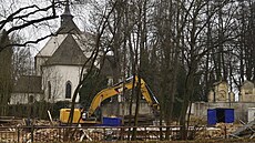 Takto vypadaly demoliní práce ve svátek 17. listopadu. ást areálu u byla...