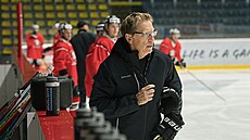 Glen Hanlon na tréninku hokejistů Znojma.