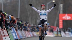 Nizozemec Lars Van der Haar.projí�dí vít�zn� cílem táborského závodu.