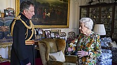 Alžběta II. se setkala s britským náčelníkem generálního štábu a poradcem...