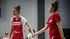 Valentýna Kadlecová (vlevo) a Kateina Galíková na tréninku eských...