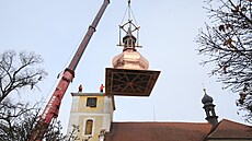 Nové kopule se dokal kostel v Dolní Lukavici na Plzesku. Odborná firma...
