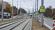 Zrekonstruovaná tramvajová trať v Plaské ulici v Plzni. (19. 11. 2021)