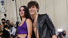 Camila Cabello a Shawn Mendes na Met Gala (New York, 13. zá�í 2021)