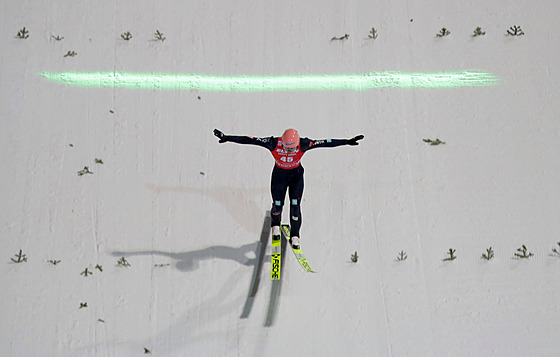 Úvodní závod SP skokan na lyích v Niním Tagilu vyhrál Nmec Geiger.