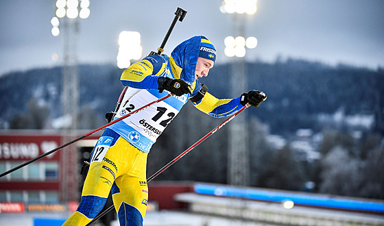 Sebastian Samuelsson při sprintu v Östersundu