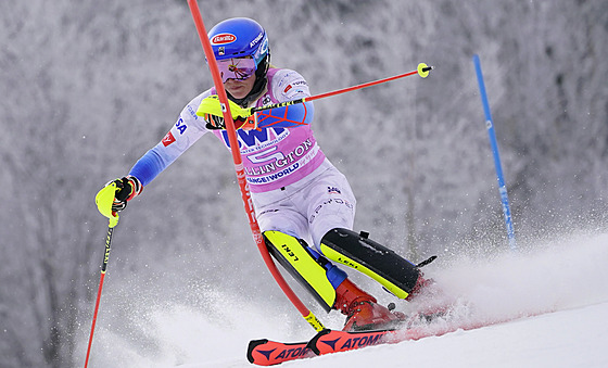 Mikaela Shiffrinová při slalomu v Killingtonu