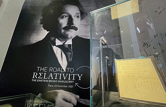 Jeden z rukopisů Alberta Einsteina obsahující přípravu k teorii relativity se v...