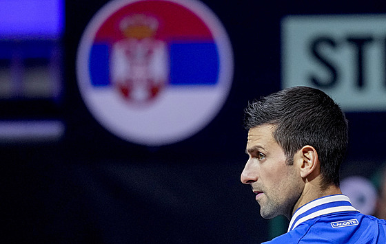 Srbský tenista Novak Djokovi v duelu s Dennisem Novakem z Rakouska.