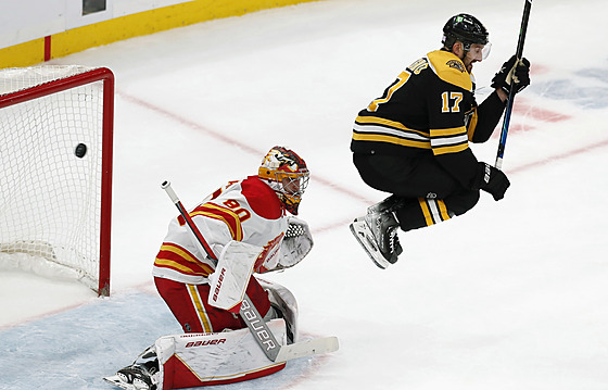 Dan Vlada� hlídá bránu Calgary, nezasko�il ho ani bostonský Nick Foligno.