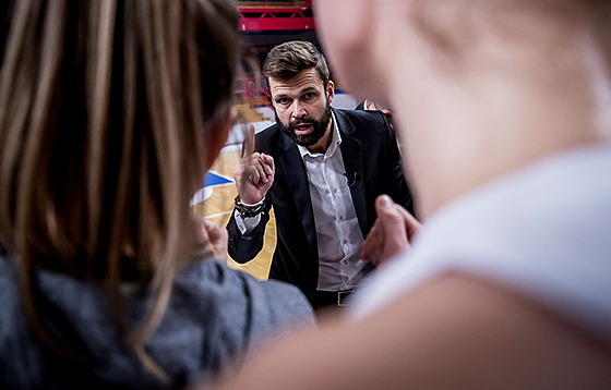 Viktor Prua hovoí k basketbalistkám abin Brno.
