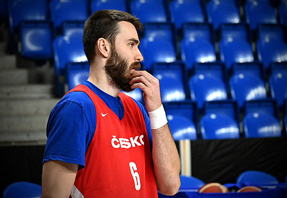 David Jelínek na tréninku eských basketbalist