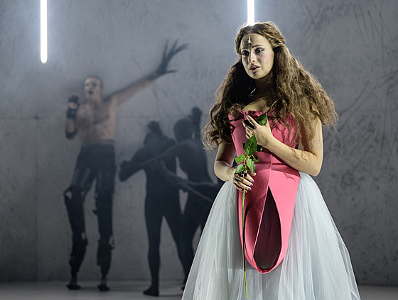 Anna Fialová v představení Kráska a zvíře