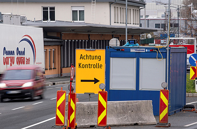 Problém pro neočkované na hranicích s Rakouskem. Země zpřísňuje pravidla, lidé bez vakcíny musí do karantény