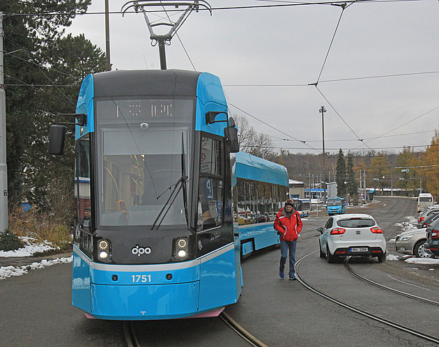 Cestující v Ostrav si poprvé vyzkoueli jízdu v nové tramvaji koda 39T. (29....