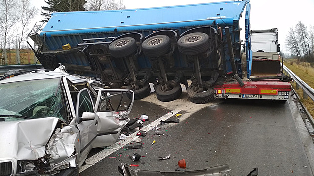 Nehoda na 124. kilometru dálnice D1 ve smru na Brno hlavní dopravní tepnu...