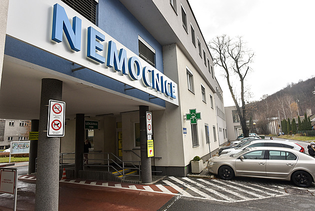 Primář dětského oddělení ordinoval opilý, rodiče malého pacienta zavolali policii