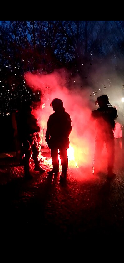 Protesty proti vládním opatení na staromstském námstí. Místo pyrotechnik zasahovali policajti. 
