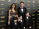 Lionel Messi s rodinou na vyhláení ankety Zlatý mí.