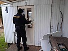 Policisté v Karlovarském kraji kontrolují ped zimou chatové oblasti.