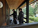 Policist� v Karlovarsk�m kraji kontroluj� p�ed zimou chatov� oblasti.