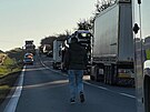 Vn dopravn nehoda v ter zablokovala silnici I/38 mezi slav a Crkvic...