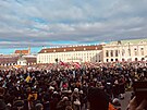 Tisíce lidí protestují v centru Vídn. (20. listopadu 2021)