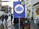 Na sloupku podél pí ulice v nmeckém Flensburgu visí znaka oznaující...