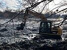 Zima na zámeckém rybníku v Lednici letos patí bagrm