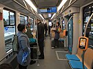 Cestuj�c� v Ostrav� si poprv� vyzkou�eli j�zdu v nov� tramvaji �koda 39T. (29....