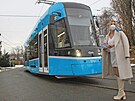 Cestuj�c� v Ostrav� si poprv� vyzkou�eli j�zdu v nov� tramvaji �koda 39T. (29....