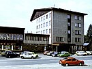 Hotel Skalka na snmku z roku 1990, objekt byl deset let oputn. Firma Gyoza...