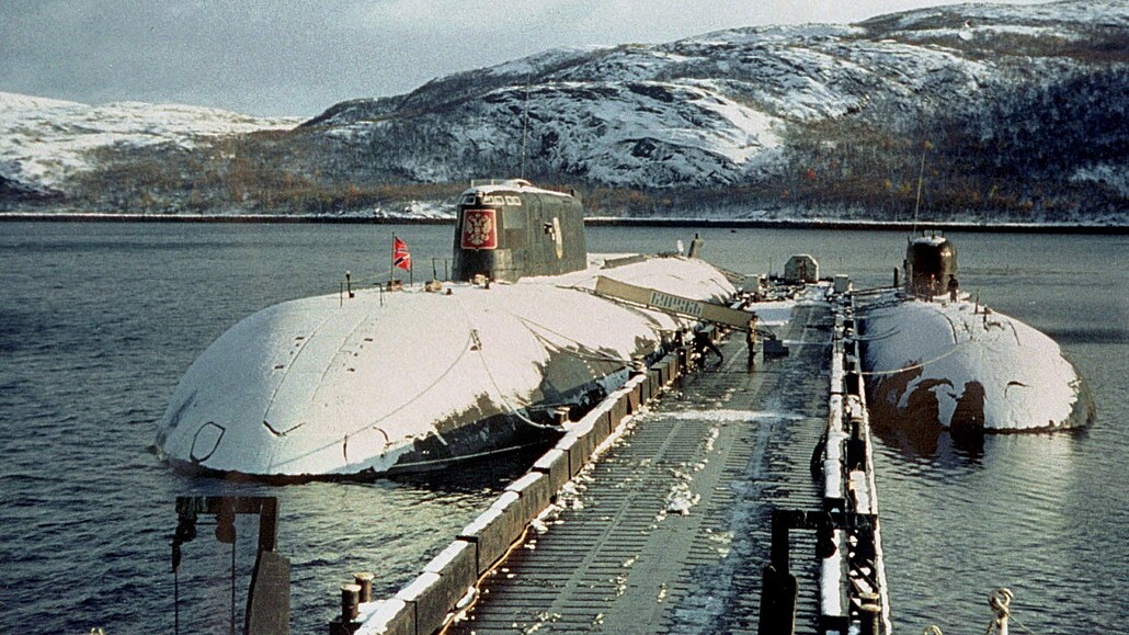 Ruská jaderná ponorka Kursk na snímku z ledna 2000.