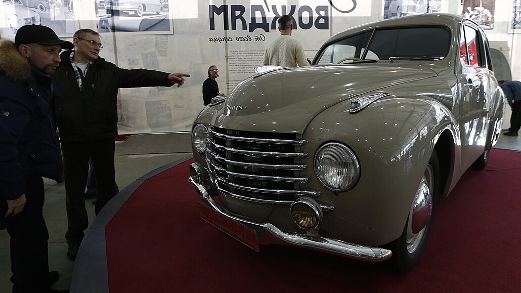 Sovětský diktátor dostal od Československa k sedmdesátinám tři automobily....