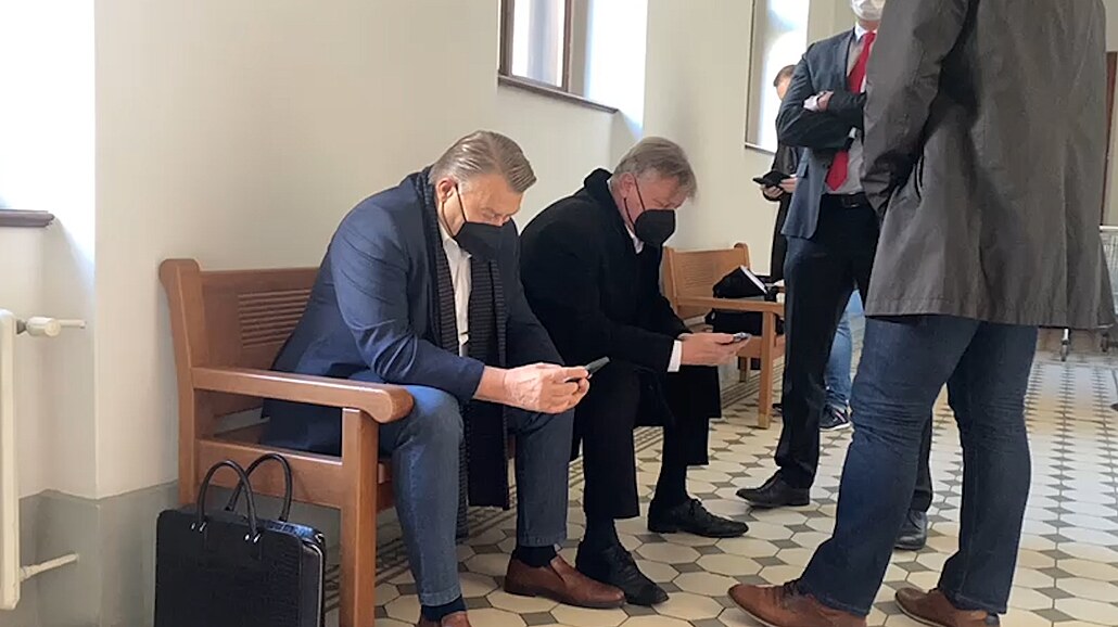 Za domlouvání se při propouštění vězně dostali soudce a advokát podmínky -  iDNES.cz