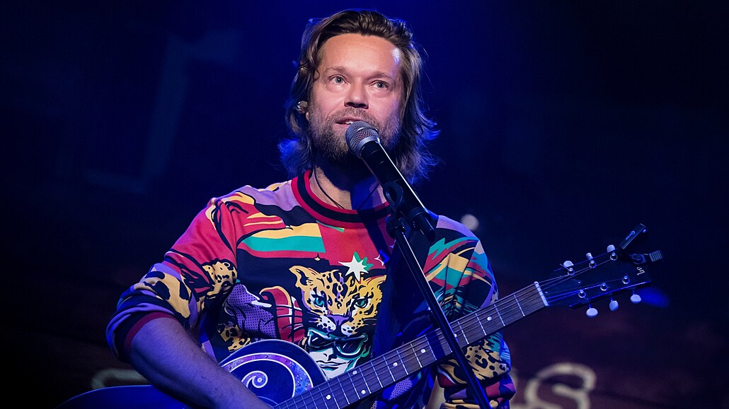 Frontman kapely Kry�tof Richard Kraj�o