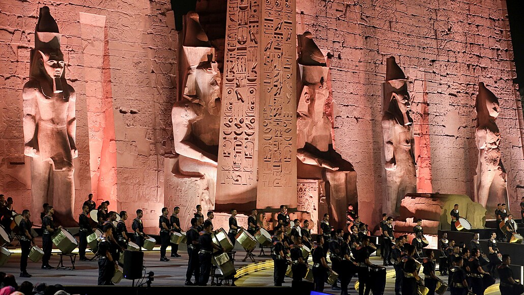 V Luxoru znovuotevřeli Alej sfing. Místní to oslavili v dobových kostýmech