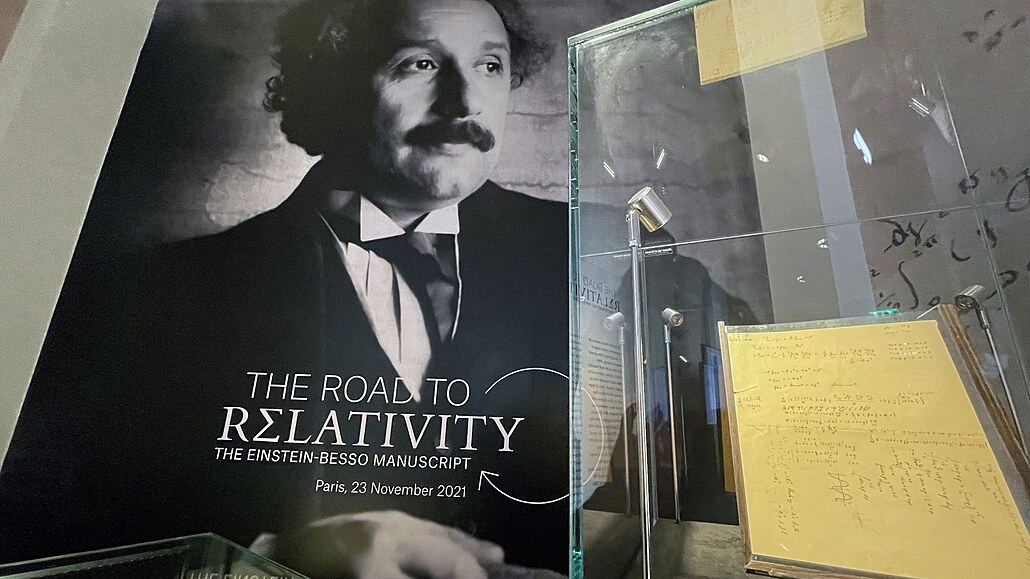 Jeden z rukopis Alberta Einsteina obsahující pípravu k teorii relativity se v...