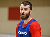 David Jelínek na tréninku eské basketbalové reprezentace