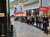 V praském okovacím centru bez registrace v obchodním centru Westfield Chodov...