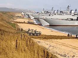 Rusk vsadkov lod bhem cvien na Krymu (23. dubna 2021)